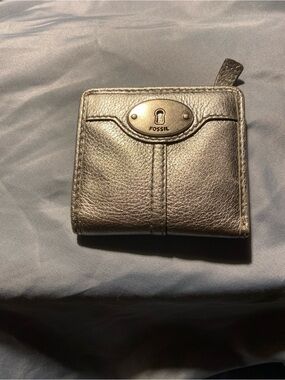 Women’s Fossil Marlow Metallic Leather Mini Bifold Wallet.